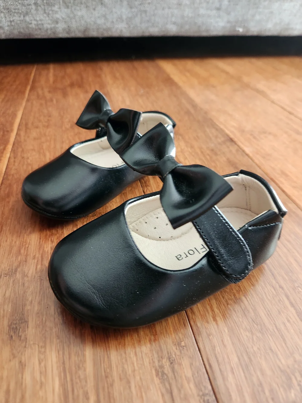 Girls Black Bow Mary Jane Flat Dress Shoes, Size 135 (Approximately Size 6.5)